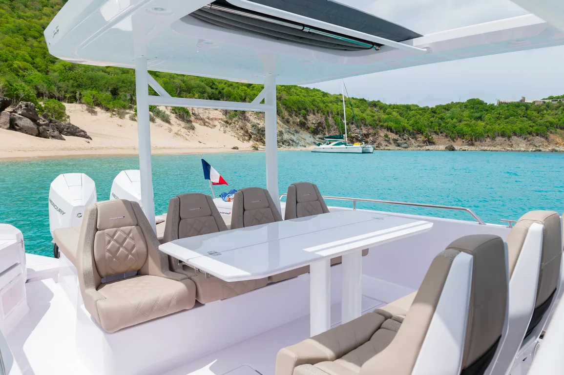 Axopar Sun Top 37 shaded cockpit and table