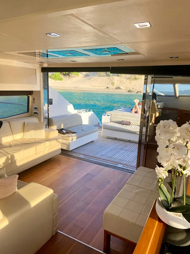 Sunseeker Predator 64 salon interior