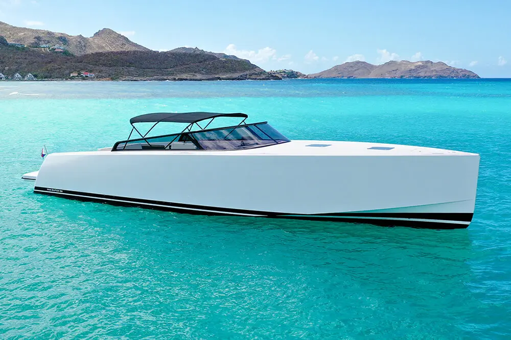 VanDutch 55 sundeck and bow seating